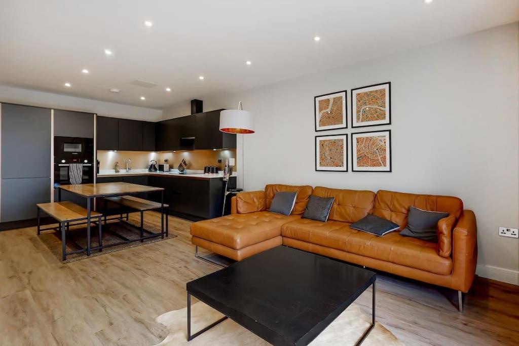 Stylish 2Bed Flat 10Min To Wimbledon Tennis Courts Лондон Екстериор снимка