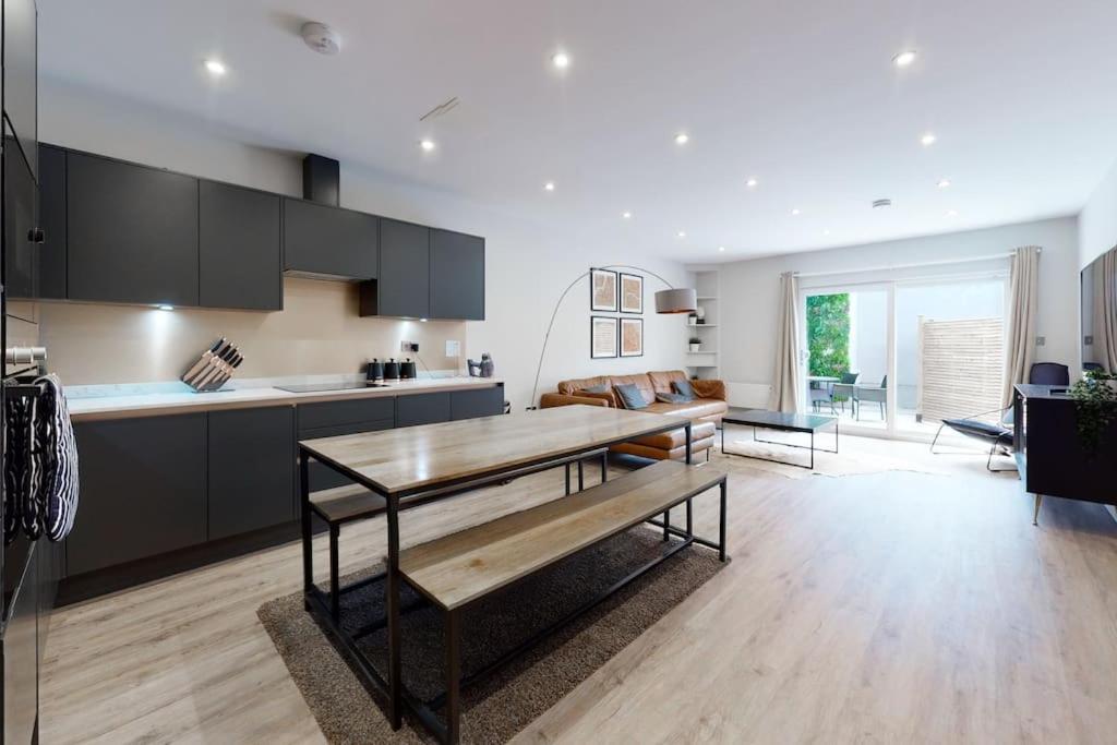 Stylish 2Bed Flat 10Min To Wimbledon Tennis Courts Лондон Екстериор снимка