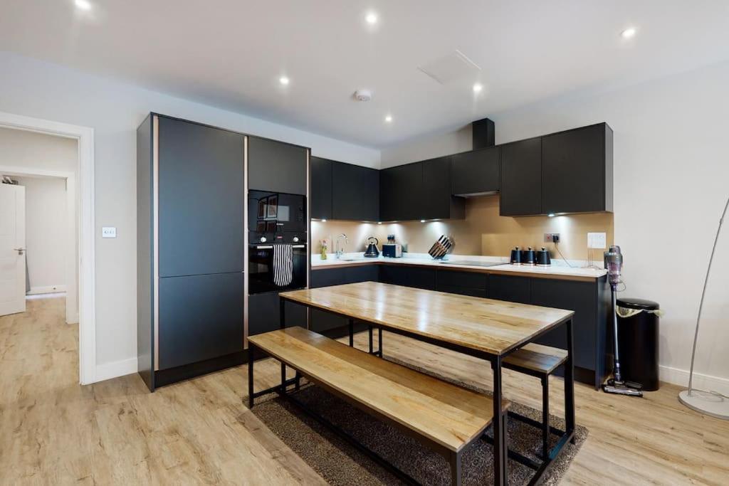 Stylish 2Bed Flat 10Min To Wimbledon Tennis Courts Лондон Екстериор снимка